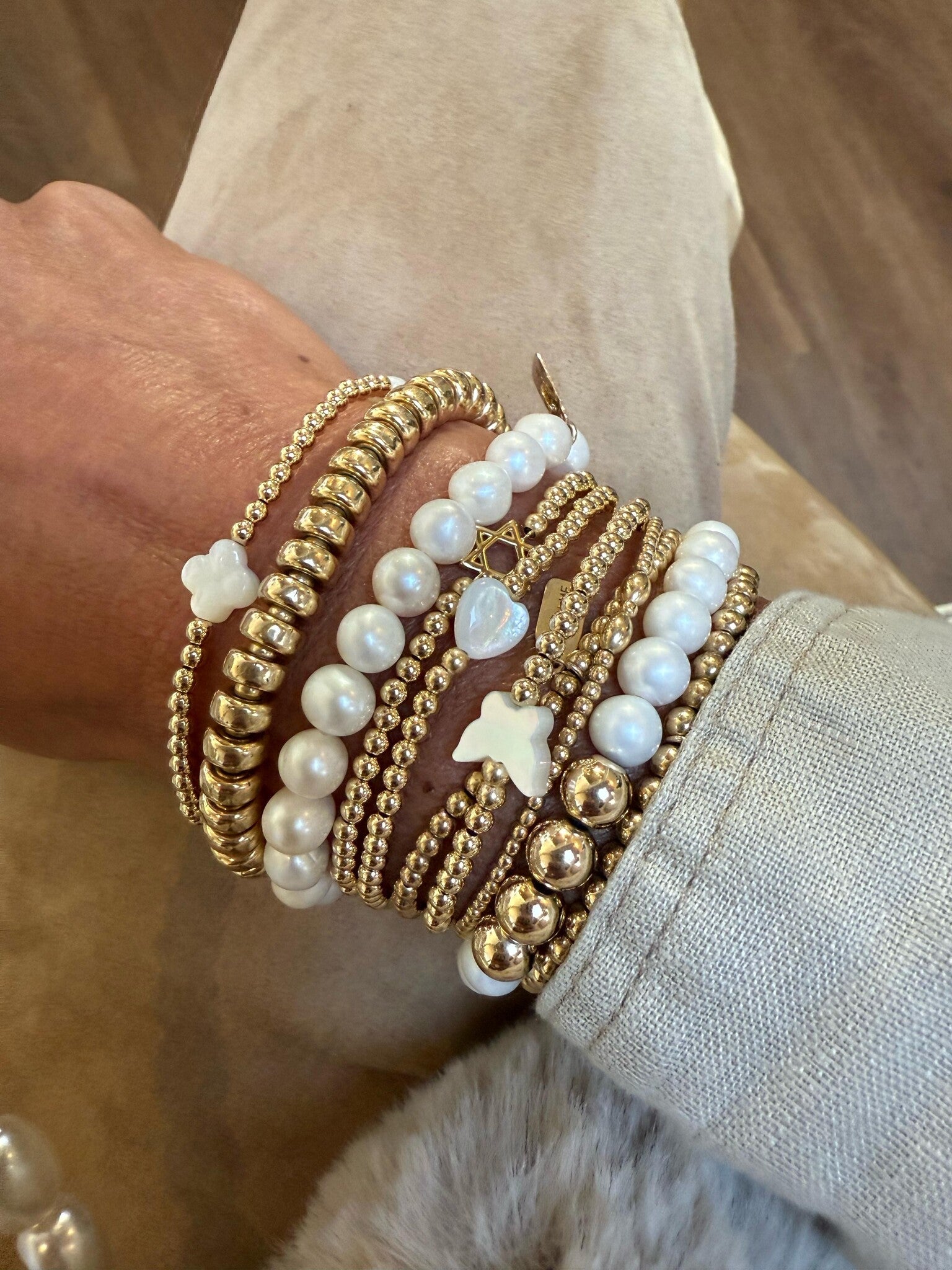 Four clover small pearl gold coloured